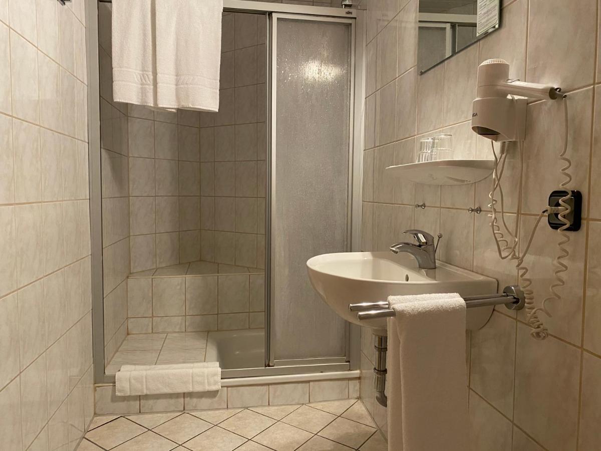 Zum Goldenen Adler Hotell Pfarrweisach Exteriör bild