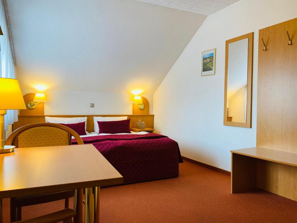 Zum Goldenen Adler Hotell Pfarrweisach Exteriör bild